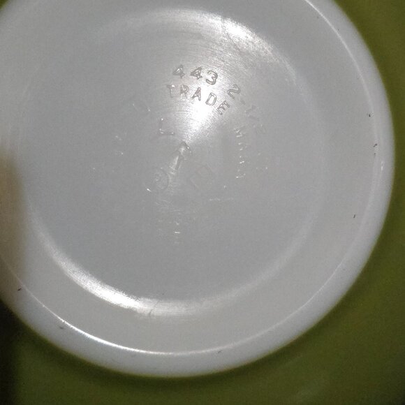 Pyrex Primary Color Green Mixing Bowl 1945-49 #443 2 1/2QT - Picture 5 of 5